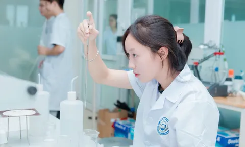 KHỐI NGÀNH SỨC KHỎE TẠI TRƯỜNG ĐẠI HỌC CÔNG NGHỆ ĐÔNG Á TRONG CHIẾN LƯỢC NÂNG CAO CHẤT LƯỢNG ĐÀO TẠO THỰC HÀNH