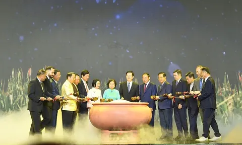 Rực rỡ 'Đêm Việt Nam' - Nơi 'Dòng chảy tinh hoa' hội tụ