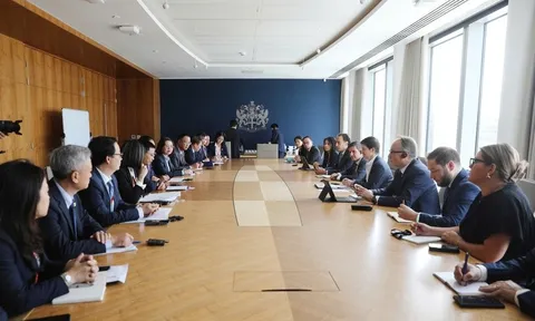 Bộ trưởng Tài chính làm việc với Sở Giao dịch Chứng khoán London, thúc đẩy hợp tác nâng hạng thị trường Việt Nam