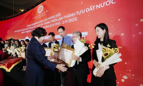 OCB vinh dự nhận bằng khen tham gia Triển lãm Thành tựu đất nước