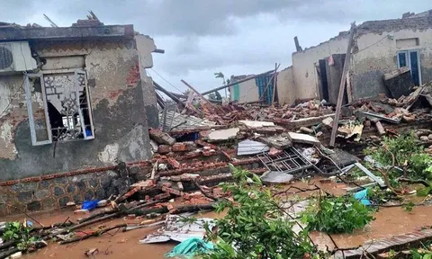 Thủ tướng chỉ đạo khẩn trương hỗ trợ Nhân dân khắc phục hậu quả bão số 10 và mưa lũ