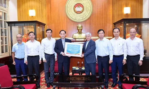 MTTQ Việt Nam tiếp nhận 12 tỷ đồng từ Bộ Ngoại giao và cộng đồng người Việt Nam ở nước ngoài ủng hộ đồng bào bị ảnh hưởng bởi bão lũ