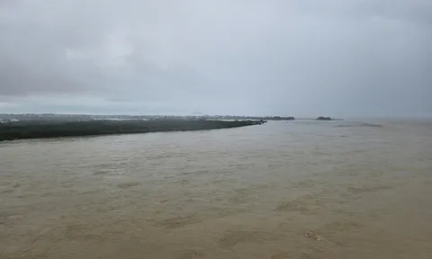 Đà Nẵng tiếp tục mưa lớn, lũ đang lên nhanh, cảnh ngập trên diện rộng