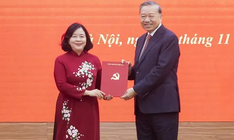 Đồng chí Bùi Thị Minh Hoài giữ chức Bí thư Đảng ủy Mặt trận Tổ quốc, các đoàn thể Trung ương