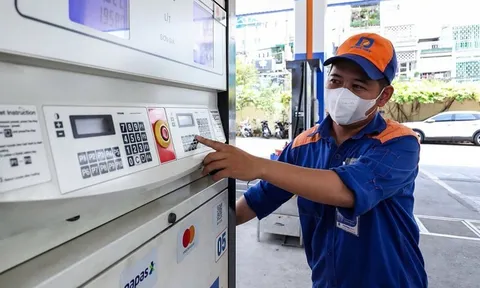 Chiều 13/11: Giá xăng tăng nhẹ