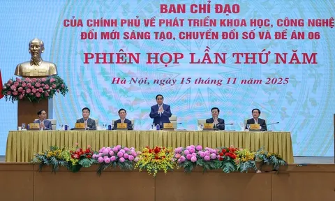 Thủ tướng: Dứt khoát cắt bỏ những thủ tục không cần thiết mà người dân vẫn phải làm