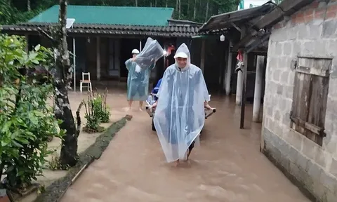 Mưa lớn gây ngập lụt, chia cắt nhiều khu vực ở Quảng Trị