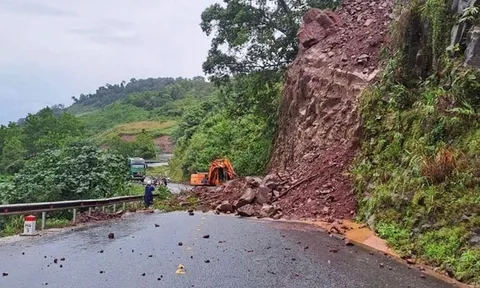 Tập trung ứng phó mưa lũ, đặt nhiệm vụ bảo đảm an toàn tính mạng cho Nhân dân lên trên hết, trước hết