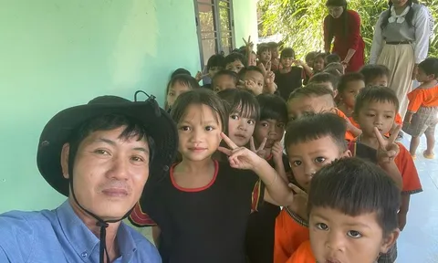 Tấm lòng người thầy và những nụ cười sau con dốc