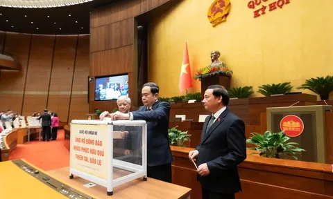 Quốc hội tổ chức quyên góp ủng hộ đồng bào khắc phục hậu quả thiên tai, mưa lũ