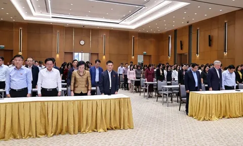 Thủ tướng Phạm Minh Chính cùng lãnh đạo Chính phủ và tập thể VPCP ủng hộ đồng bào vùng thiên tai