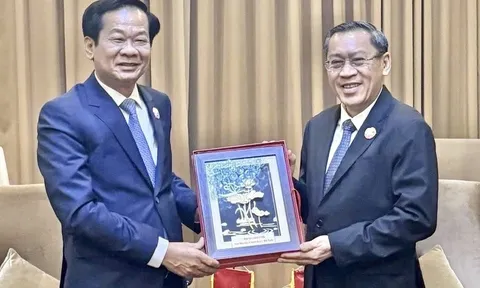 Việt Nam - Lào tăng cường hợp tác trong lĩnh vực lao động và người có công