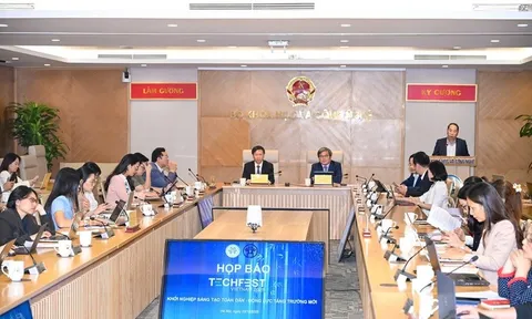 TECHFEST lần đầu tổ chức tại phố đi bộ Hồ Hoàn Kiếm