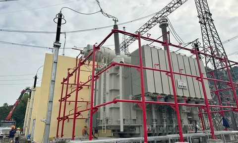 Đóng điện dự án Nâng công suất trạm biến áp 500 kV Hòa Bình