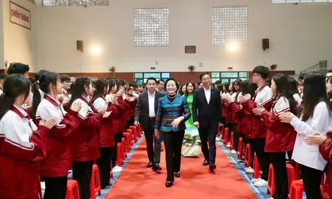 Phó Thủ tướng Phạm Thị Thanh Trà khánh thành Phòng thực hành giáo dục STEM tại Trường THPT Nguyễn Huệ, Lào Cai