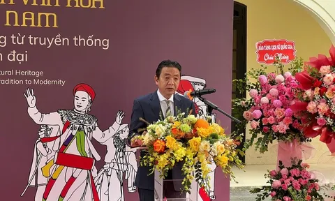 Khai mạc Trưng bày ‘Di sản văn hóa Việt Nam - Sức sống từ truyền thống đến hiện đại’