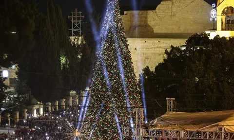 Thế giới rộn ràng chờ đón Giáng sinh 2025