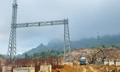 Tập trung cao độ san nền, phá đá tạo mặt bằng thi công TBA 220 kV Phong Thổ