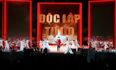 Chương trình nghệ thuật ‘Ánh Dương’: Sợi chỉ đỏ kết nối quá khứ, hiện tại và tương lai