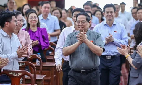 Thủ tướng: Dự kiến đầu tư gần 700 nghìn tỷ đồng cho y tế và giáo dục trong 10 năm tới