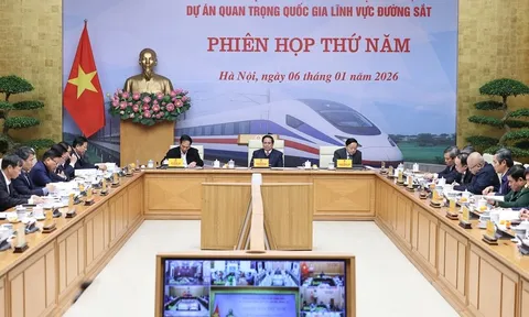 Thủ tướng: Khẩn trương đề xuất công nghệ, hình thức đầu tư với đường sắt tốc độ cao Bắc – Nam