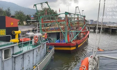 BĐBP Đà Nẵng kịp thời cứu 6 ngư dân trên tàu cá bị phá nước