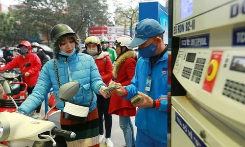 Giá xăng giảm, dầu mazut tăng nhẹ