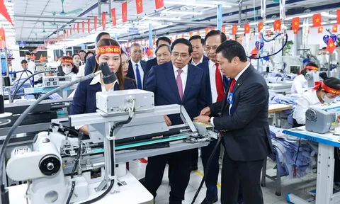 Thủ tướng: Phát triển ngành công nghiệp thời trang, biến dệt may Việt Nam thành thương hiệu toàn cầu