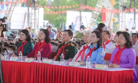 Thông điệp 'Cùng KUN bảo vệ muôn loài' được thiếu nhi toàn quốc hưởng ứng qua màn đồng diễn sân trường