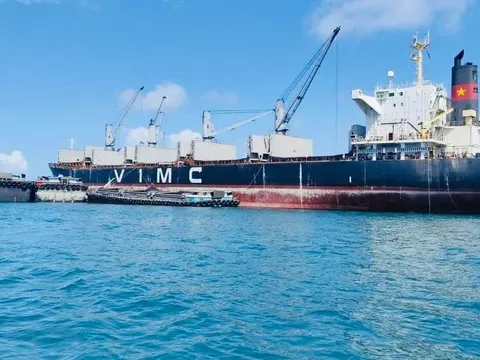 Huy động thêm tàu vận tải cỡ lớn chở dầu từ Vịnh Ba Tư về Việt Nam