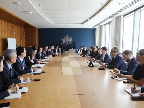 Bộ trưởng Tài chính làm việc với Sở Giao dịch Chứng khoán London, thúc đẩy hợp tác nâng hạng thị trường Việt Nam