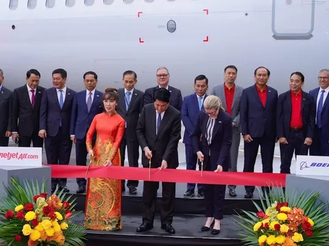 Chủ tịch nước Lương Cường chứng kiến bàn giao tàu bay Boeing đầu tiên cho Vietjet