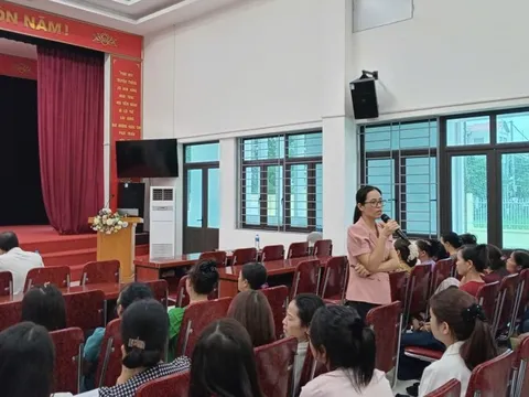 Tập huấn ATTP – Bước mạnh bảo vệ sức khỏe học sinh ở Ngọc Chi (xã Vĩnh Thanh)