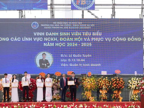 Vinh danh sinh viên Lý Quốc Tuyên – Gương mặt tiêu biểu trong NCKH, Đoàn hội và phục vụ cộng đồng