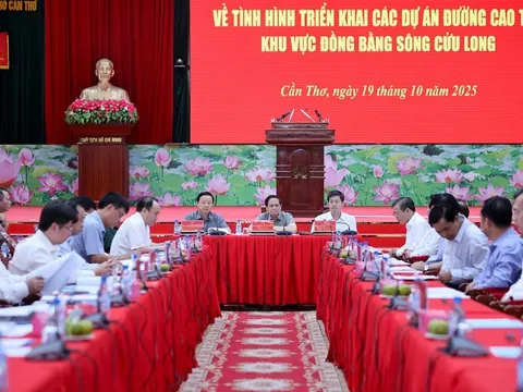 Thủ tướng: Nhiệm kỳ này đã dành 600 nghìn tỷ đồng cho giao thông ĐBSCL