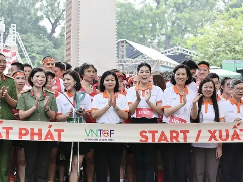 Phụ nữ chạy hưởng ứng vì môi trường không khói thuốc, lan tỏa thông điệp sống xanh