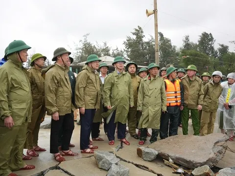 Lãnh đạo TP. Huế kiểm tra, chỉ đạo sơ tán người dân tại vùng nguy cơ sạt lở cao