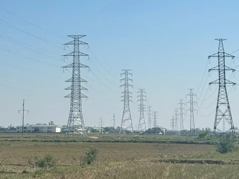 Đóng điện đường dây 220kV Đô Lương – Nam Cấm