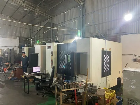 Khởi tố hai vụ buôn lậu máy móc đã qua sử dụng với giá trị hàng chục tỉ đồng