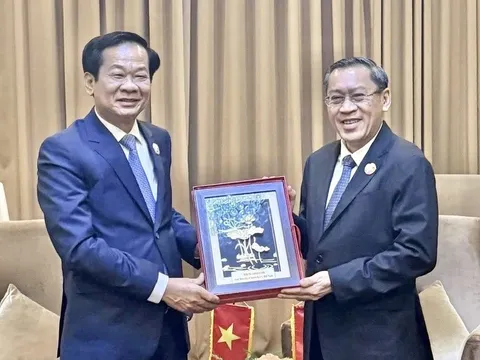 Việt Nam - Lào tăng cường hợp tác trong lĩnh vực lao động và người có công