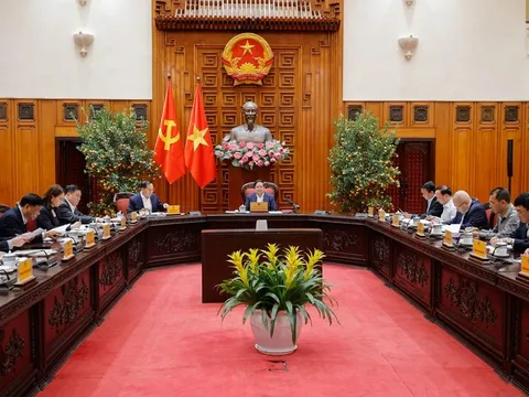 Thủ tướng: Sử dụng ngay Quỹ bình ổn giá xăng dầu; dứt khoát không để thiếu năng lượng trong mọi hoàn cảnh