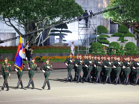 Chùm ảnh: Các lực lượng tổng hợp luyện diễu binh, diễu hành tại Quảng trường Ba Đình
