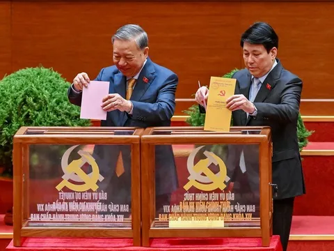 CHÙM ẢNH: Bỏ phiếu Bầu Ban Chấp hành Trung ương Đảng khóa XIV